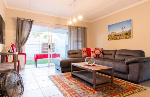 Oudtshoorn Apartment | Memories Self-Catering at 5 on Smith