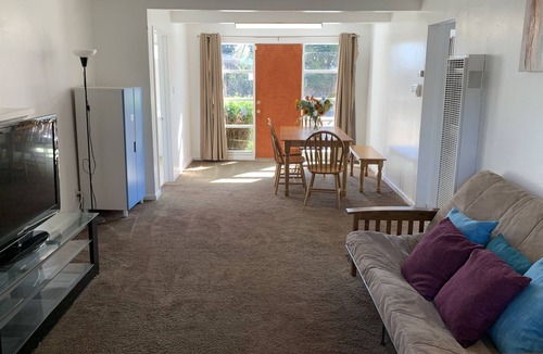 Menlo Park House | Menlo Park Entire House 3B/1B-2 car parking-W/Dryer