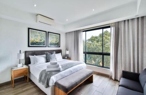 Pretoria Apartment | Menlyn apartment with ensuit Regency Hotel