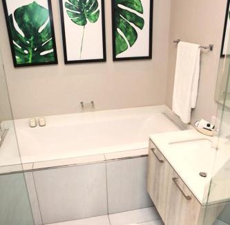 Menlyn Apartment | Menlyn Trilogy - 2 Bedroom & Great Views - No Loadshedding
