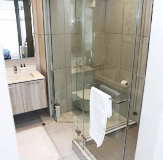 Menlyn Apartment | Menlyn Trilogy - 2 Bedroom & Great Views - No Loadshedding