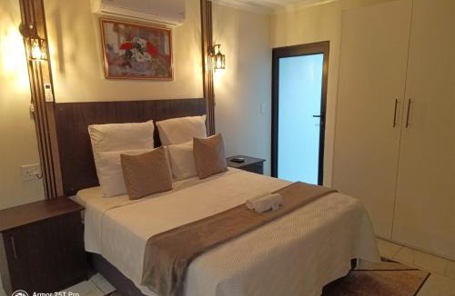 Greater Johannesburg Metropolitan Area House | Meredale Lodge