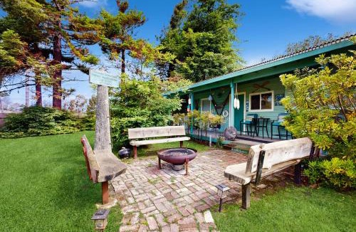 Cleone House | Mermaid Manor - Hot Tub & Steps to the Beach