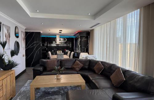 Sandown Apartment | Michelangelo Towers 3Bed Apartment