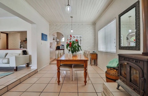 Cape Town House | Milnerton Oak Lodge
