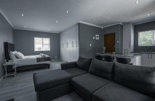 Parow North Apartment | Milo's Sky Grey Guest House - No Load shedding