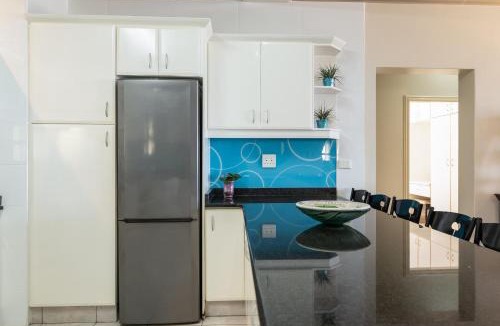 Shaka's Rock House | Miramar 3 - FAMILY ONLY Max 4 adults and 4 children