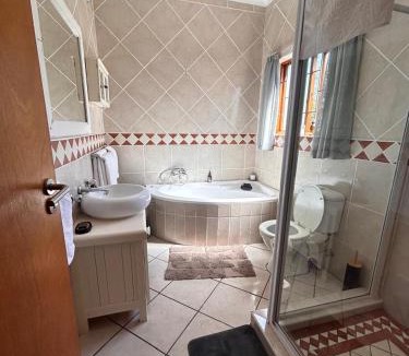 Montagu House | Mirihof Retreat and Olive Estate