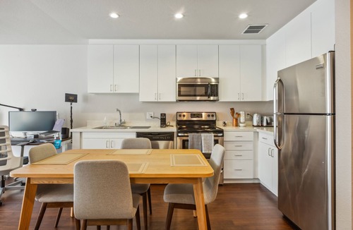 Inner Mission Apartment | Mission 1 BR w/Office by Anyplace - 11453