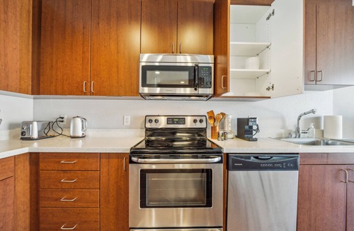 Inner Mission Apartment | Mission 1 BR w/Office by Anyplace - 11454