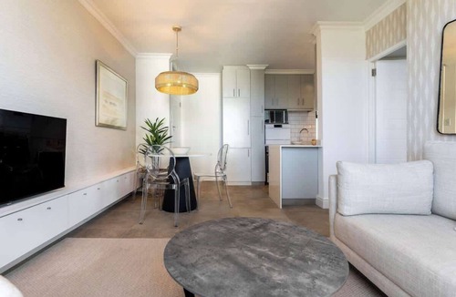 Milnerton Apartment | Modern 1 bed Table Mountain View Hideaway