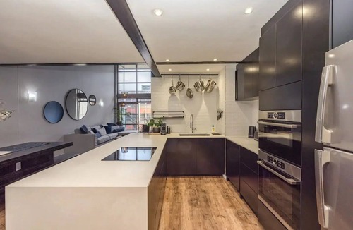 Bo'Kaap Apartment | Modern 1BR in De Waterkant w/Table Mountain Views!nn
