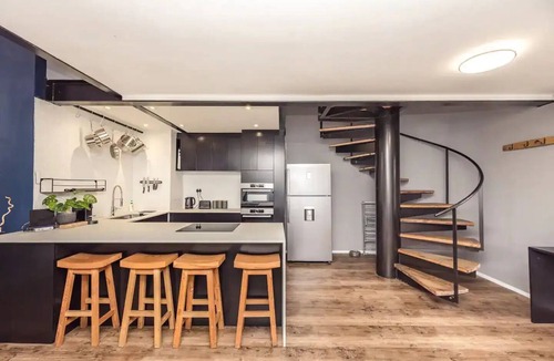 Bo'Kaap Apartment | Modern 1BR in De Waterkant w/Table Mountain Views!nn
