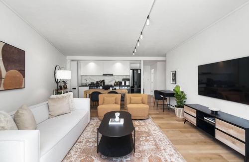 Claremont Apartment | Modern 2-Bed Apartment in Claremont with Balcony