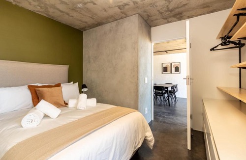Bo'Kaap Apartment | Modern 2 Bed Apartment in Bo-Kaap with Table Mountain Views