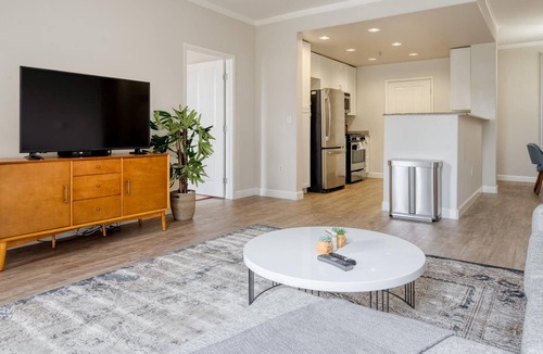 Foster City Apartment | Modern 2 Bedroom in Foster City w/ Amenities
