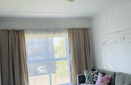 Kraaifontein Apartment | Modern 2Bedroom with braai area, free parking & WiFi – perfect for families