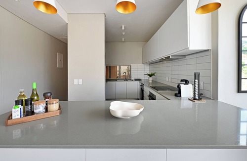 Schotsche Kloof Apartment | Modern 2BR Apartment with Stunning Mountain Views