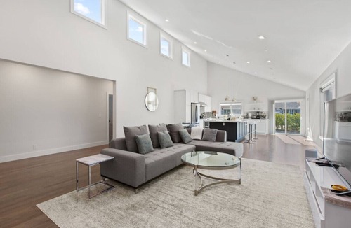 North Fair Oaks House | Modern 3BD For Corporate & Family Stays EV Charger