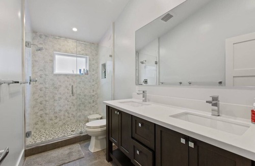 North Fair Oaks House | Modern 3BD For Corporate & Family Stays EV Charger