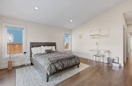 North Fair Oaks House | Modern 3BD For Corporate & Family Stays EV Charger