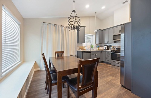 Southwestern Sacramento House | Modern 3BR Home in South Sac - Patio - Parking