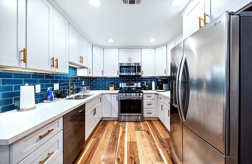 Fair Oaks House | Modern 3BR with pool & spa near American River, sleeps 8