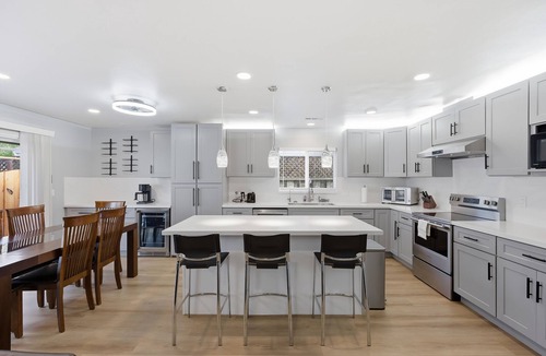 Edenvale House | Modern 4BR Home, Sleeps 9, Near Silicon Valley
