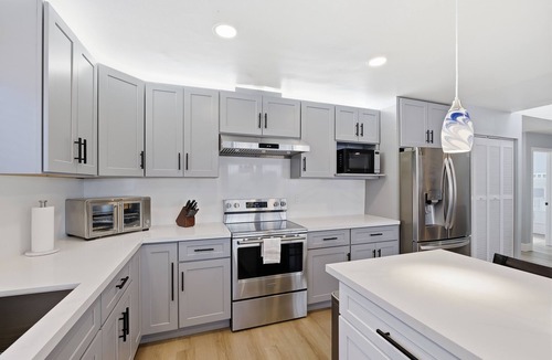 Edenvale House | Modern 4BR Home, Sleeps 9, Near Silicon Valley