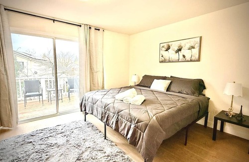 Spanos Park House | Modern 5 Bedrooms Getaway in Stockton, CA