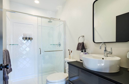 Mission District Apartment | Modern and cozy city getaway with 360º views of the SF skyline and bay!