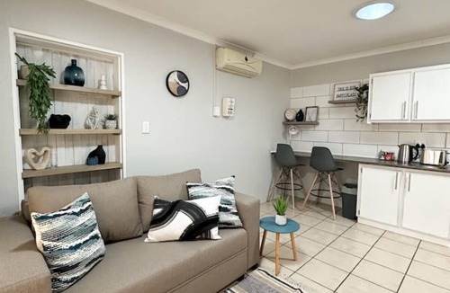 Langenhoven Park House | Modern and Serene 1 bedroom house in Bloemfontein