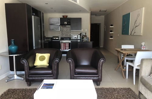 Cape Town City Centre Apartment | Modern apartment in trendy De Waterkant
