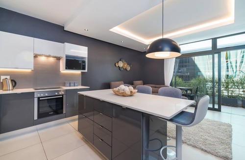 Green Point Apartment | Modern Apartment in Sought After Green Point Block