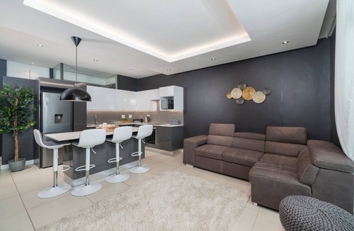 Green Point Apartment | Modern Apartment in Sought After Green Point Block