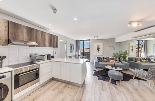 Cape Town City Centre Apartment | Modern Apartment in Trendy De Waterkant
