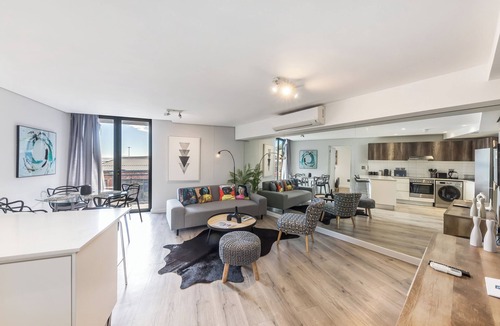 Cape Town City Centre Apartment | Modern Apartment in Trendy De Waterkant