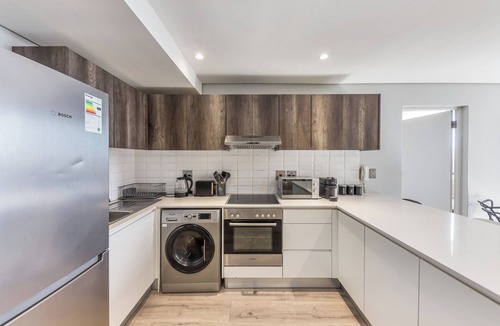 Cape Town City Centre Apartment | Modern Apartment in Trendy De Waterkant