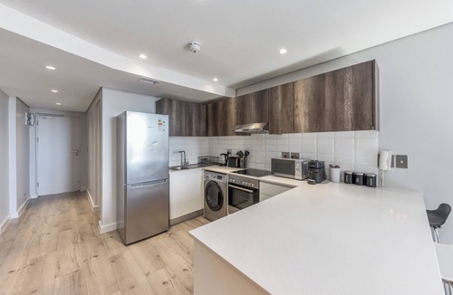 Cape Town City Centre Apartment | Modern Apartment in Trendy De Waterkant