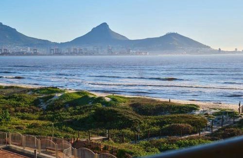 Lagoon Beach Apartment | Modern Cape Town Beach Apartment