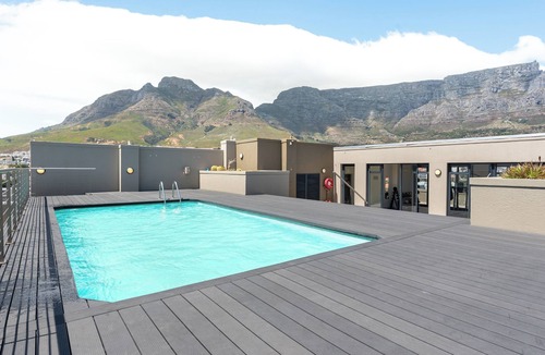 Cape Town City Centre Apartment | Modern CBD Apartment | Mountain Views