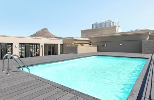 Cape Town City Centre Apartment | Modern CBD Apartment | Mountain Views