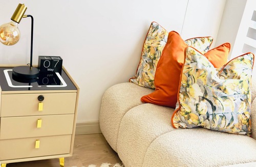 Greater Johannesburg Metropolitan Area Apartment | Modern Comfort in the heart of Rosebank