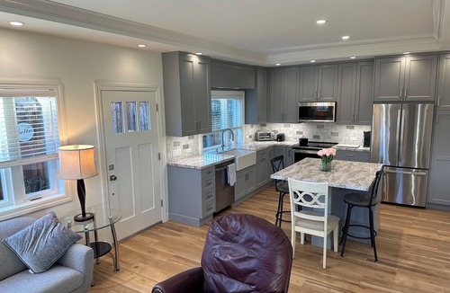 Burlingame Cottage | Modern Comfort Meets Cottage Charm in Burlingame Minutes from Dining & Downtown
