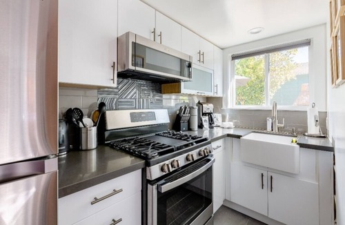 Oakland House | Modern cottage with full kitchen & private patio. Close to great hiking trails!