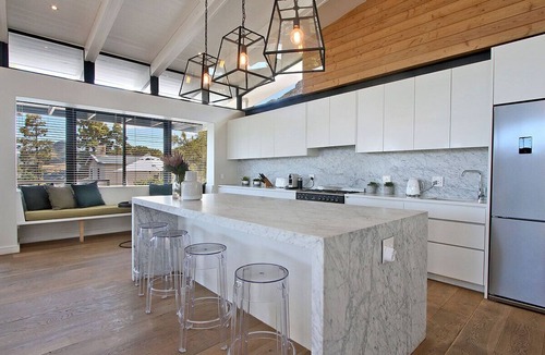 Scott Estate House | Modern design, fantastic view, solar power, no load shedding, borehole water