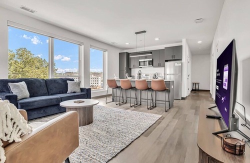 University Circle Apartment | Modern & Elegant 2BR | Cleveland Clinic