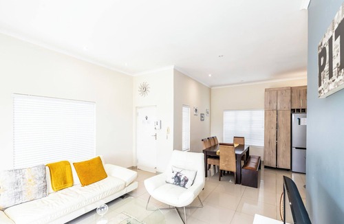 Beacon Bay Villa | Modern Executive Unit
