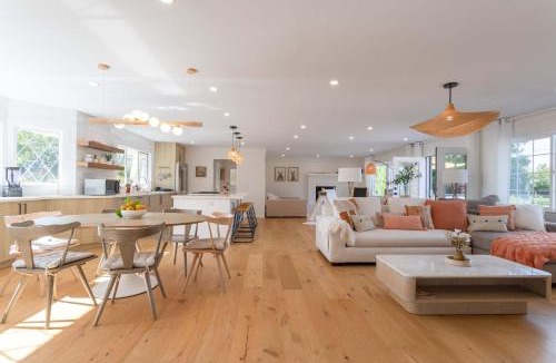 Freestone House | Modern Farmhouse on 1 Acre Lot Just Steps From Regional Park with Hot Tub