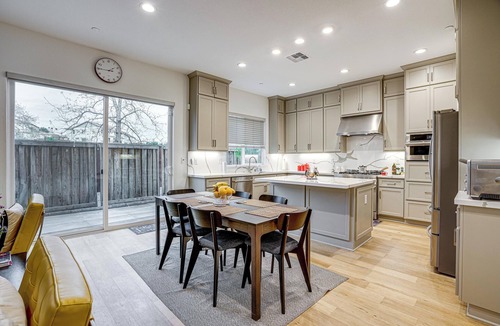 Pleasant Hill House | Modern Getaway w/Patio & Yard in Pleasant Hill!